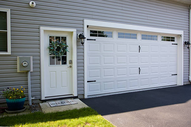 24/7 Emergency Garage Door Panel Replacement experts in Monument Beach, MA